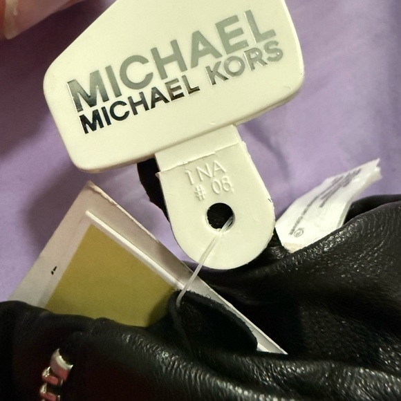 Michael Kors small Black Leather Gloves with Silver Zipper - Picture 9 of 10